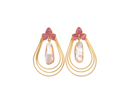 Power mystic pearl earring