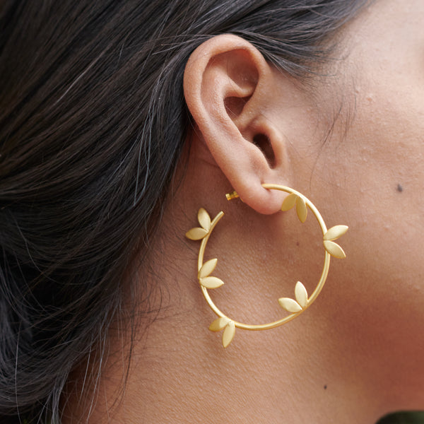 Nature inspired designer elegant brass hypoallergenic antitarnish round hoops