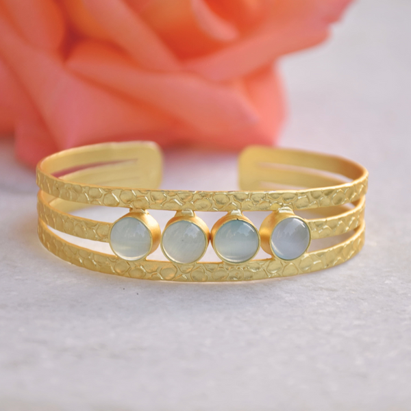 Adjustable on trend versatile bangle