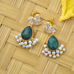 Load image into Gallery viewer, Minimal brass statement green earrings
