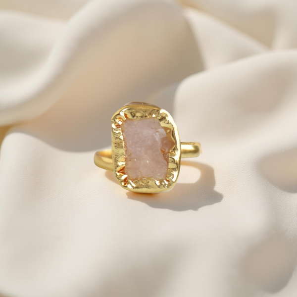 Adjustable cocktail ring with rose quartz 